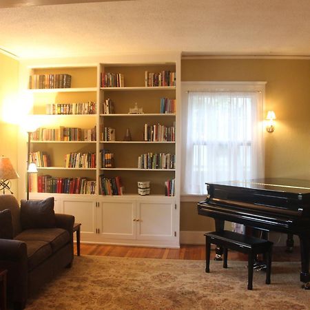 Brown Street Inn Bed And Breakfast Айова Сити Екстериор снимка