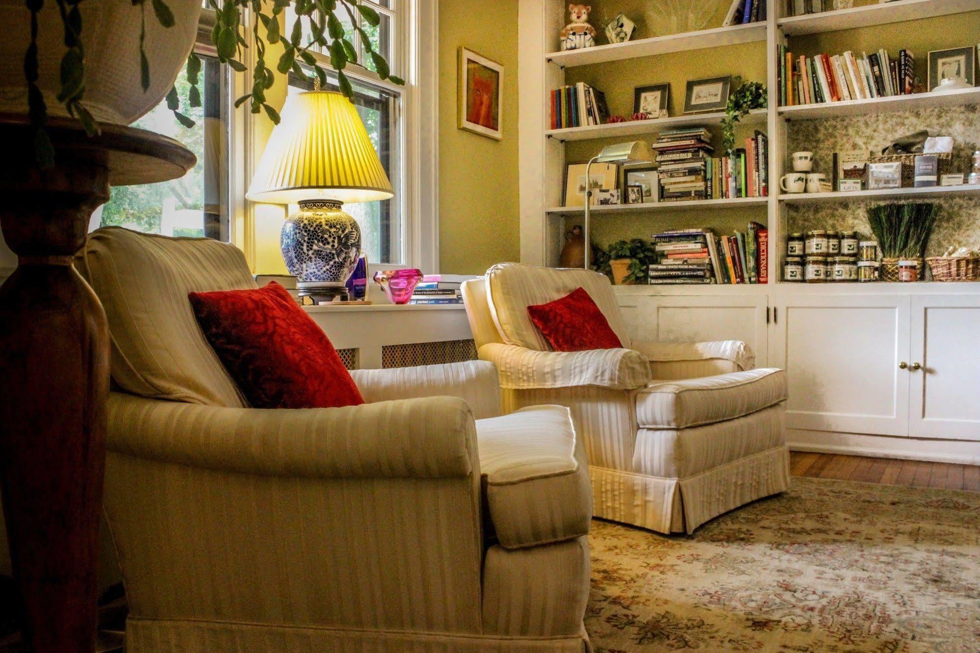 Brown Street Inn Bed And Breakfast Айова Сити Екстериор снимка